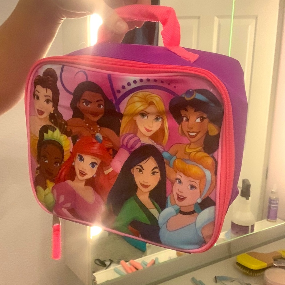 Brand New: princess children’s lunchbox! comes with princess stickers!!💕
